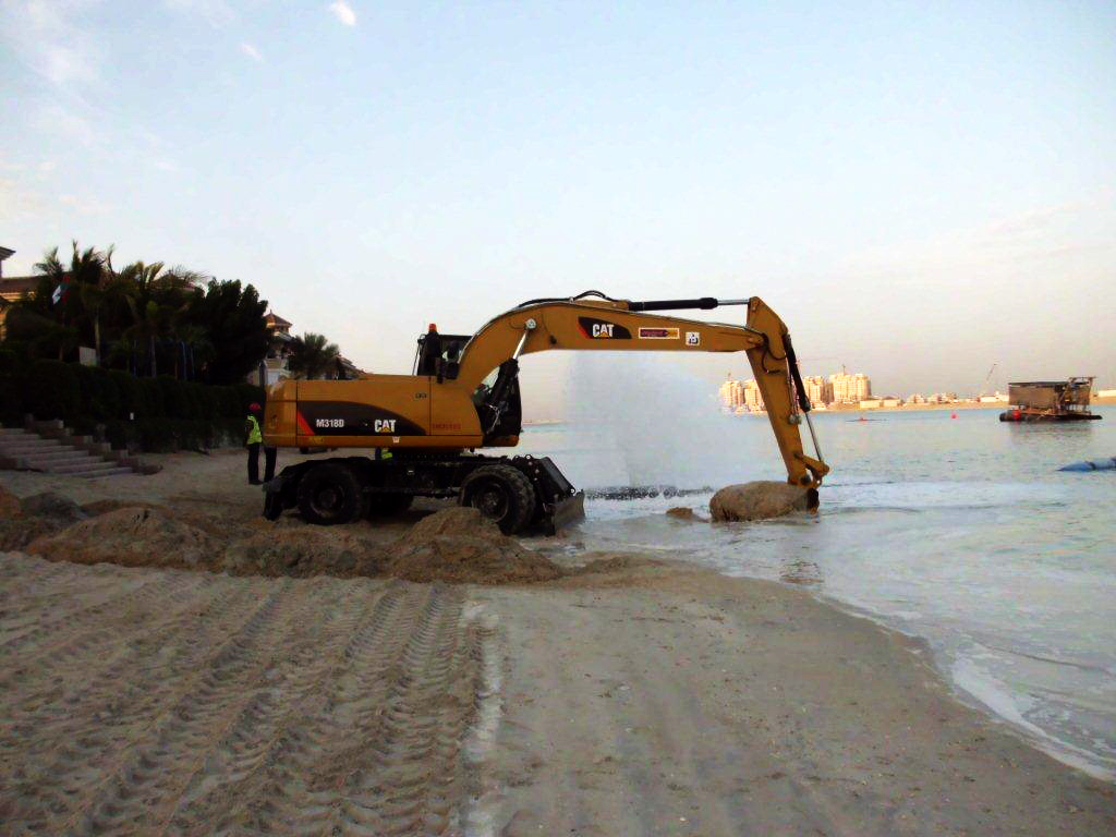 union-dredgers-marine-services-on-beach